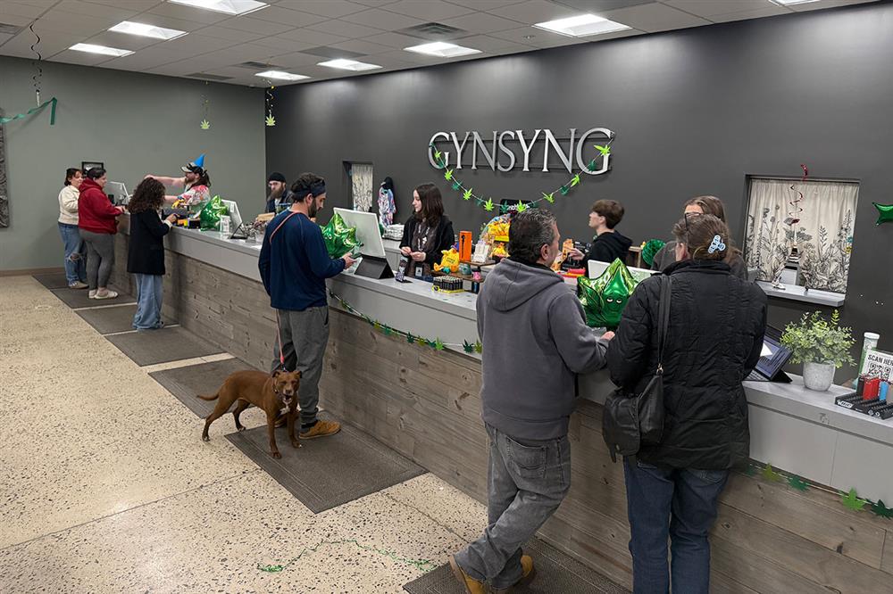 Serving customers at Gynsyng